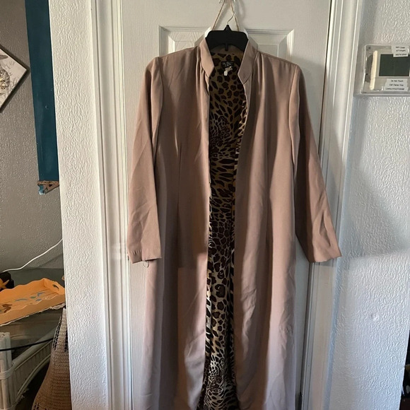 Helen Blake 2 piece dress suit - Picture 2 of 6